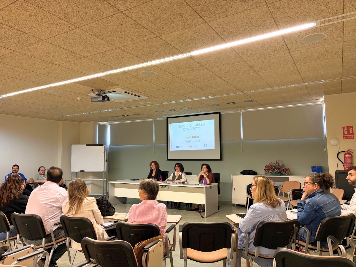 La Red Alhameña de Acción para la Inclusión Social plantea medidas para favorecer la contratación